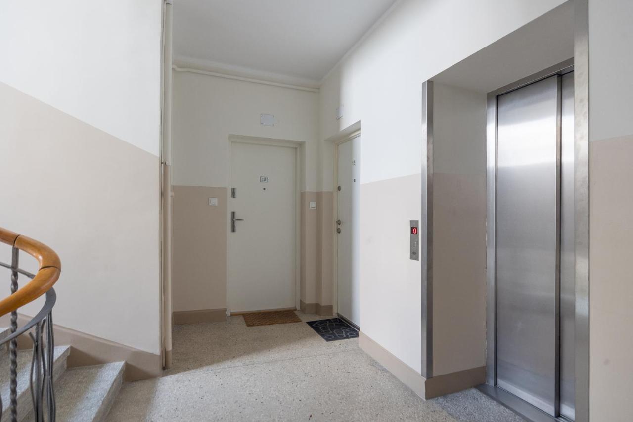 Metro Raclawicka Red Apartment Warsaw Exterior photo