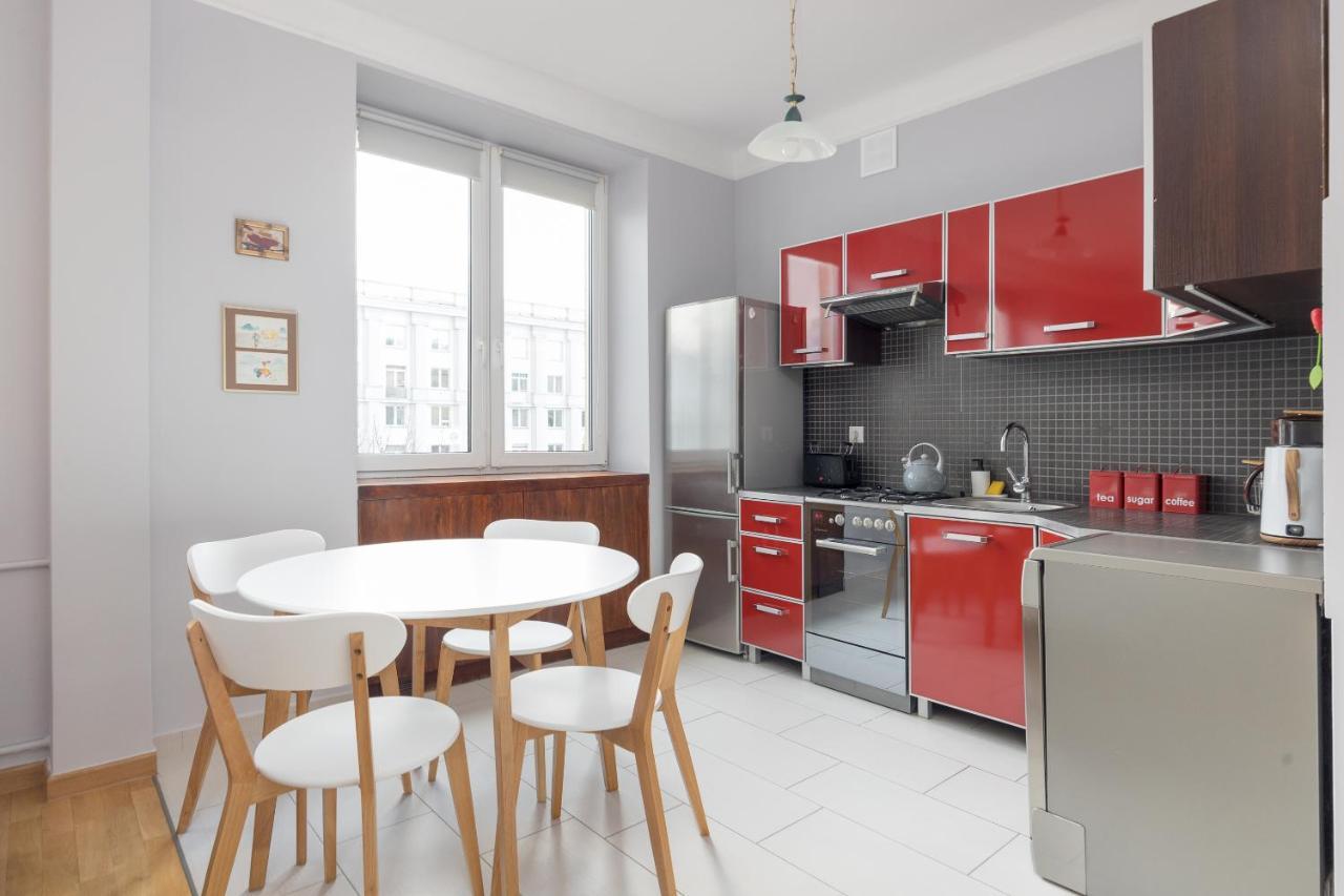 Metro Raclawicka Red Apartment Warsaw Exterior photo